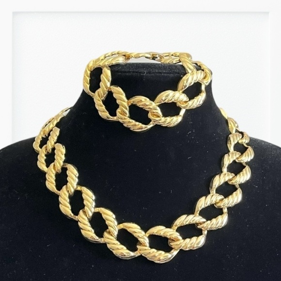 Jewelry - Gold Tone Large Intertwined Chain Necklace and Bracelet Set